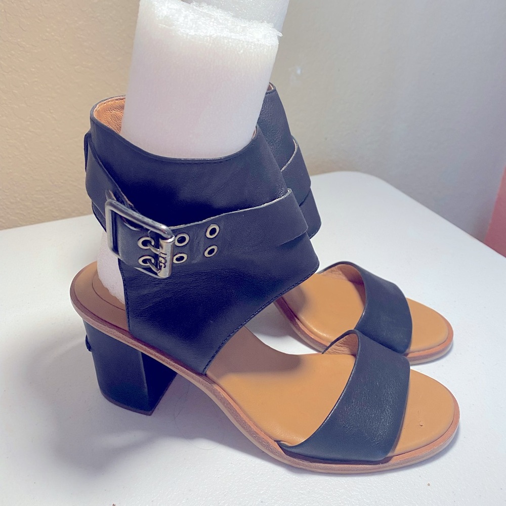 UGG AJA ANKLE STRAP BLOCK HEEL SANDALS WITH ZIPPER